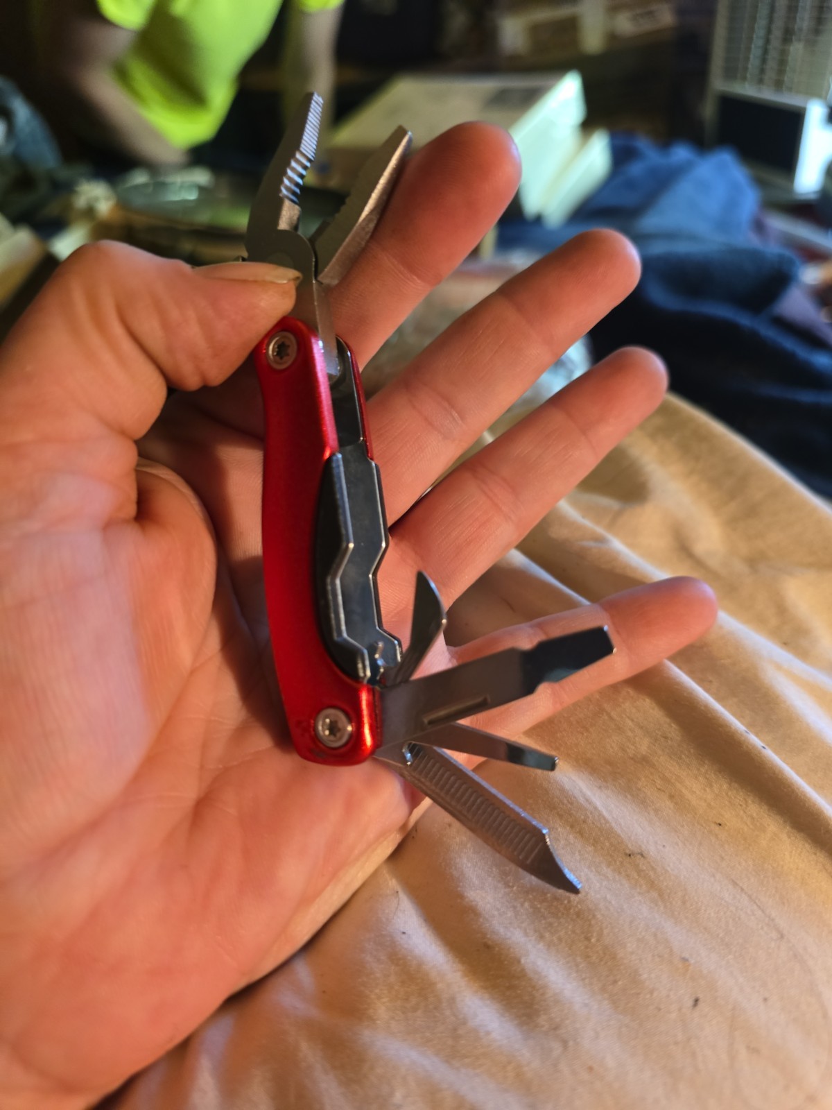 9 In 1 Portable Pocket Multi Tool Plier Survival Camping Travel Life Tools New
