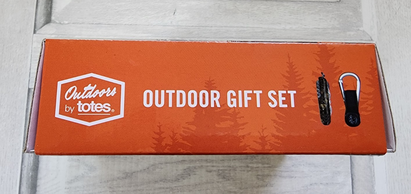 New Outdoor Gift Set by Totes camo multi-function pocket-knife carabiner camper