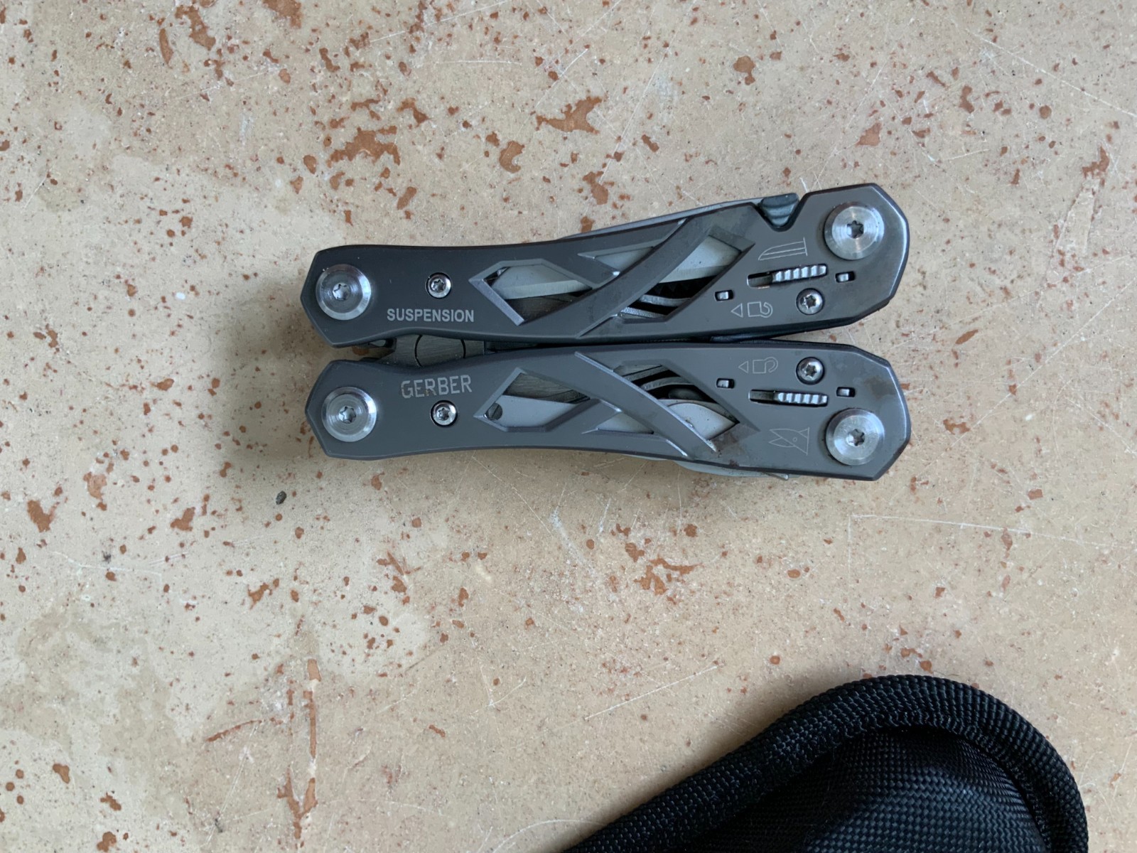 Gerber Suspension Multi Tool Pliers Knife Saw Scissors w Nylon Sheath Gray