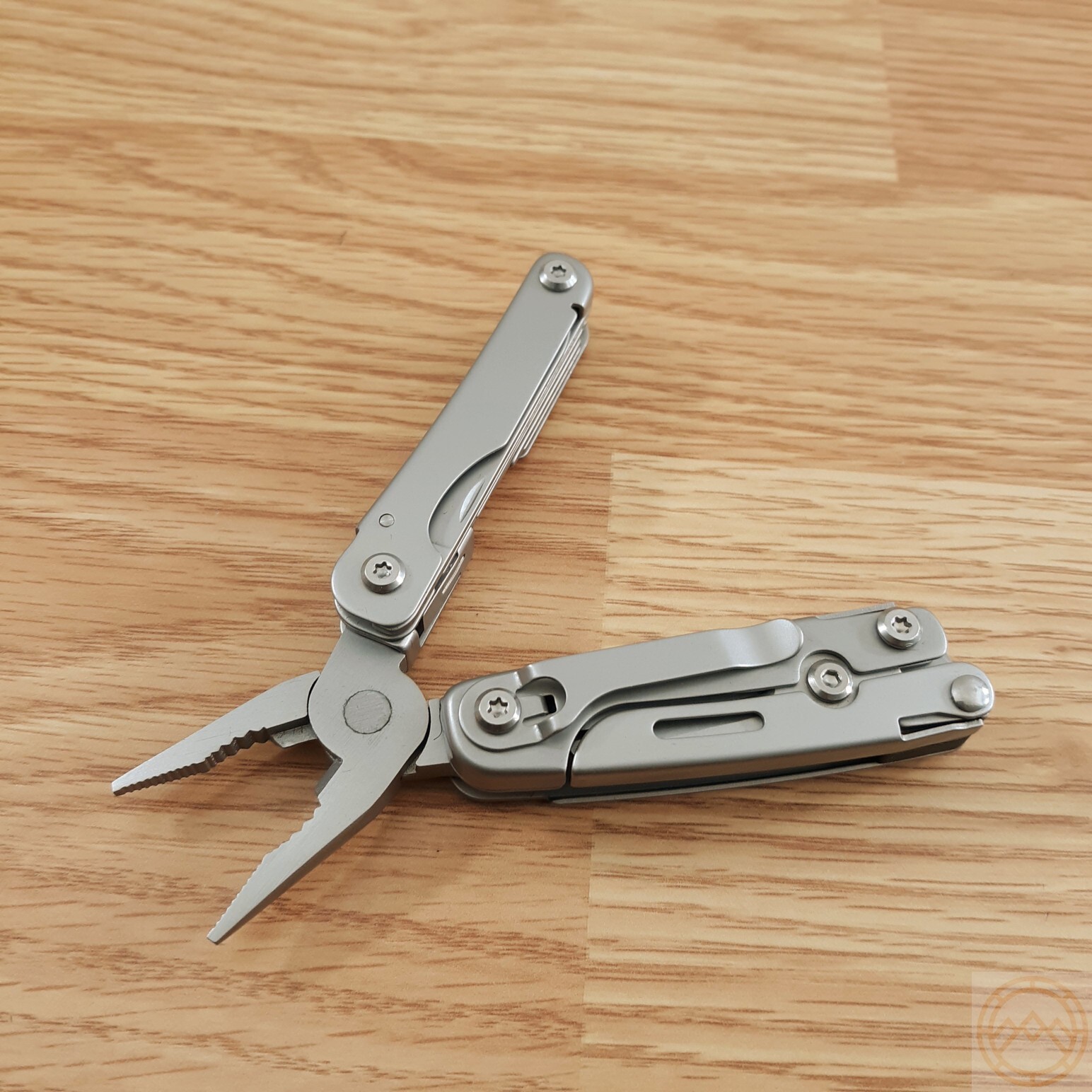 ROXON M2 Mini Multi-Tool Screwdrivers Can/Bottle Openers Pliers Glass Breaker