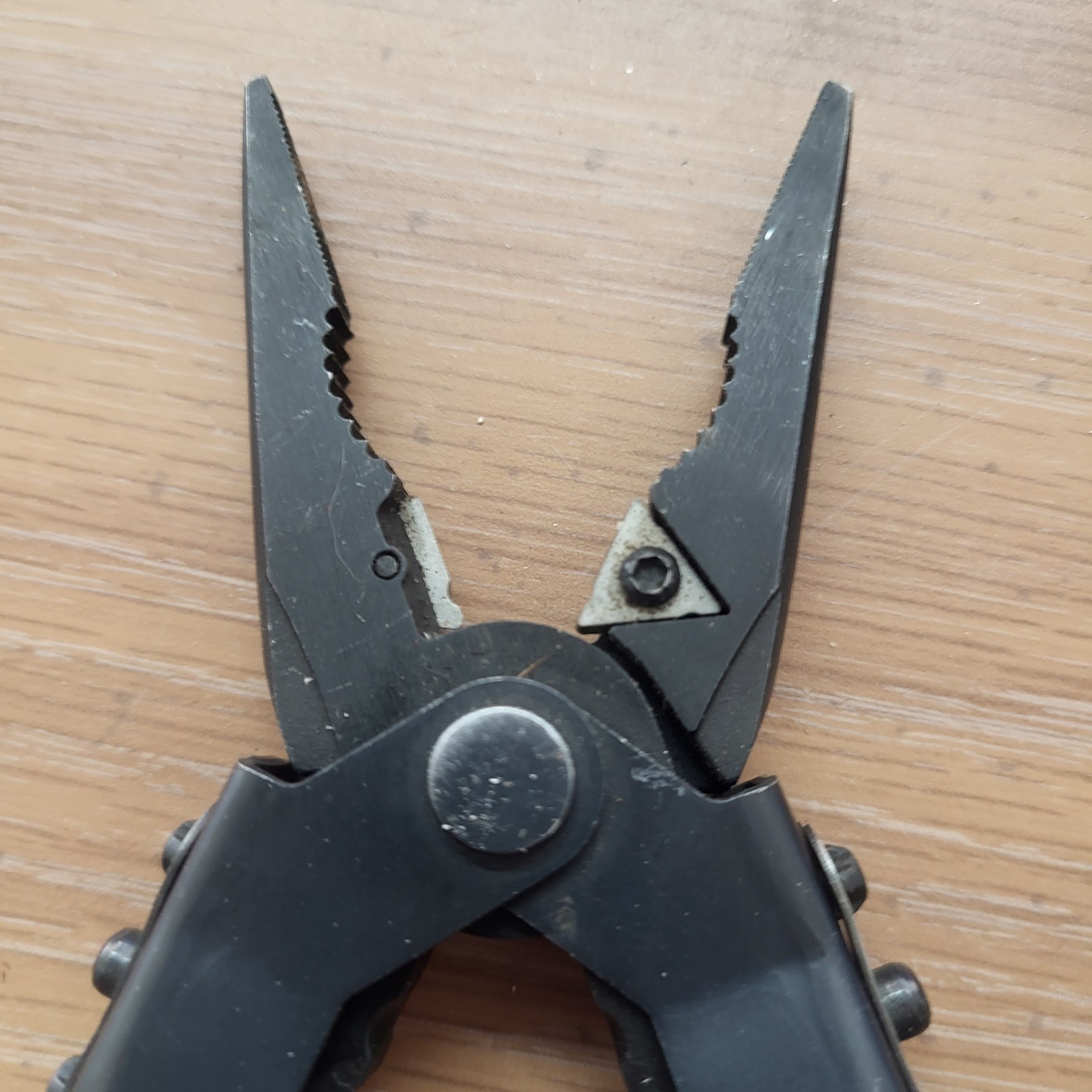 Gerber MP600 Multi‑Tool lack Oxide Finish