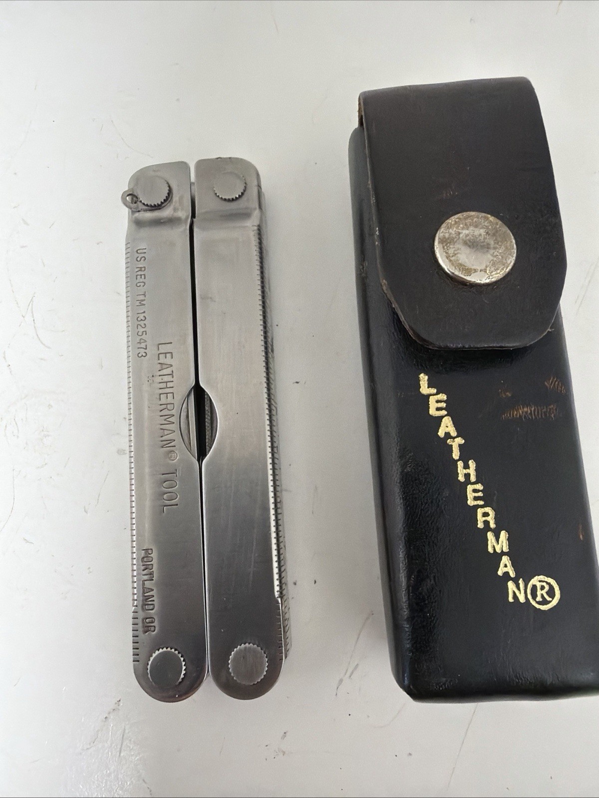 Leatherman Multi Tool With Leather Case VTG U.S.A. PST #1325473 *damaged blade