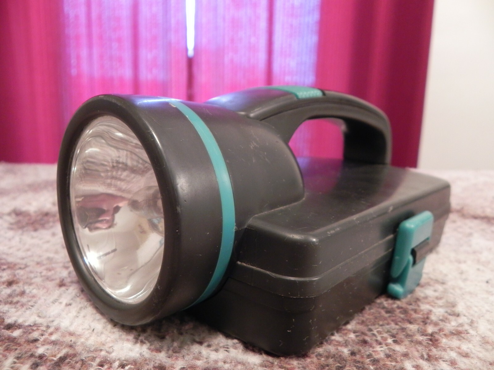 Unbranded Plastic Flashlight, Screwdriver, Hammer, & Magnet Multi-tool