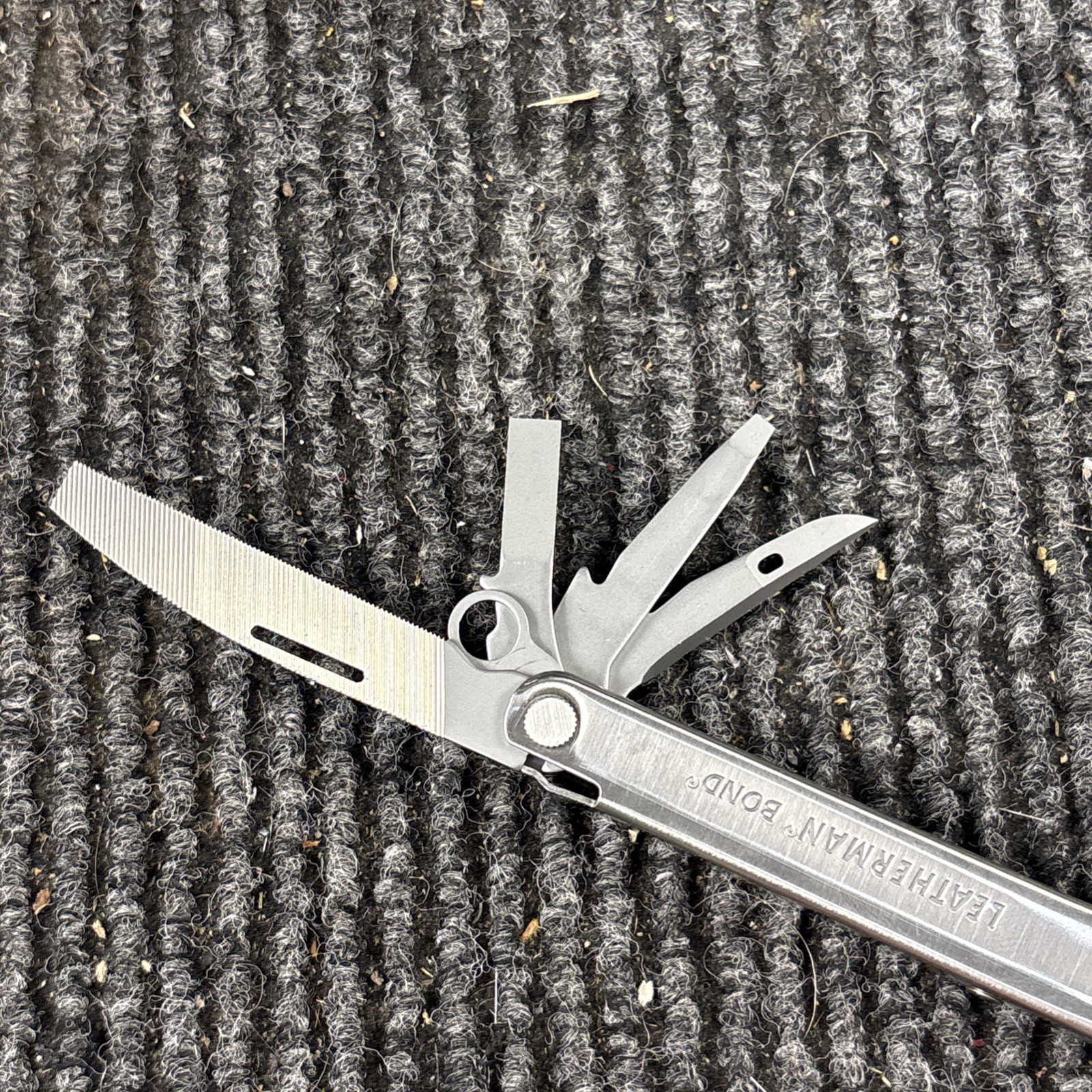 Leatherman Bond Multi-tool Multi Tool Silver Knife File Screwdriver Used (105)