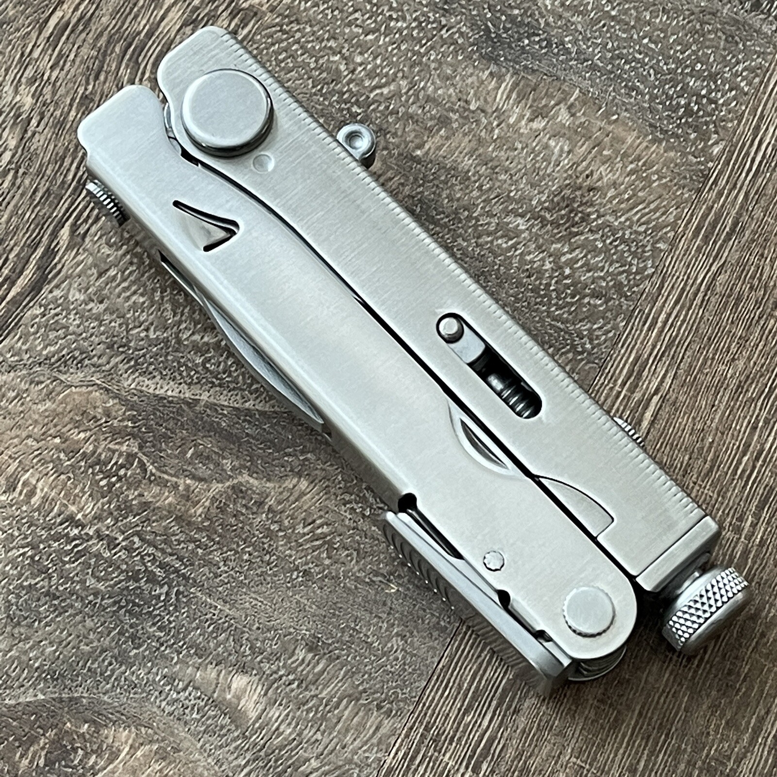 Leatherman Crunch multitool w/snap ballistic nylon sheath. Made in USA