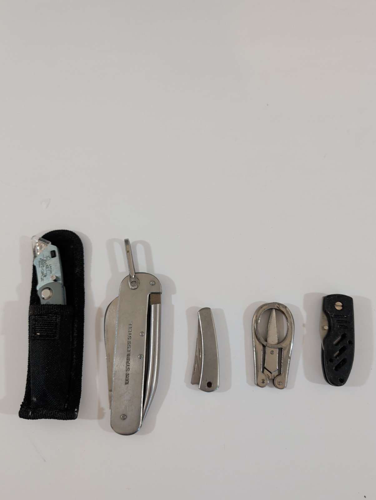 Lot of 5 Pocket Knives and Utility Knife With Keychain and Scissors