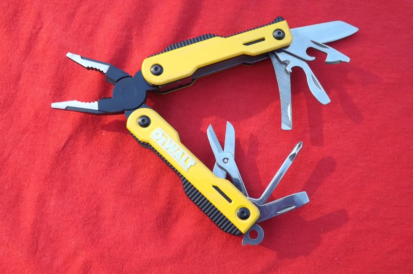 Dewalt MT16 16 in 1 Multi Tool Pocket Knife Pliers Set Stainless Steel Multitool