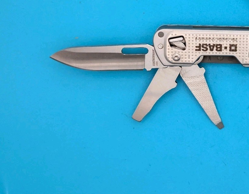 Leatherman FREE T4 Pocket Knife Multi-tool! SILVER! RETIRED! *O-BASF*