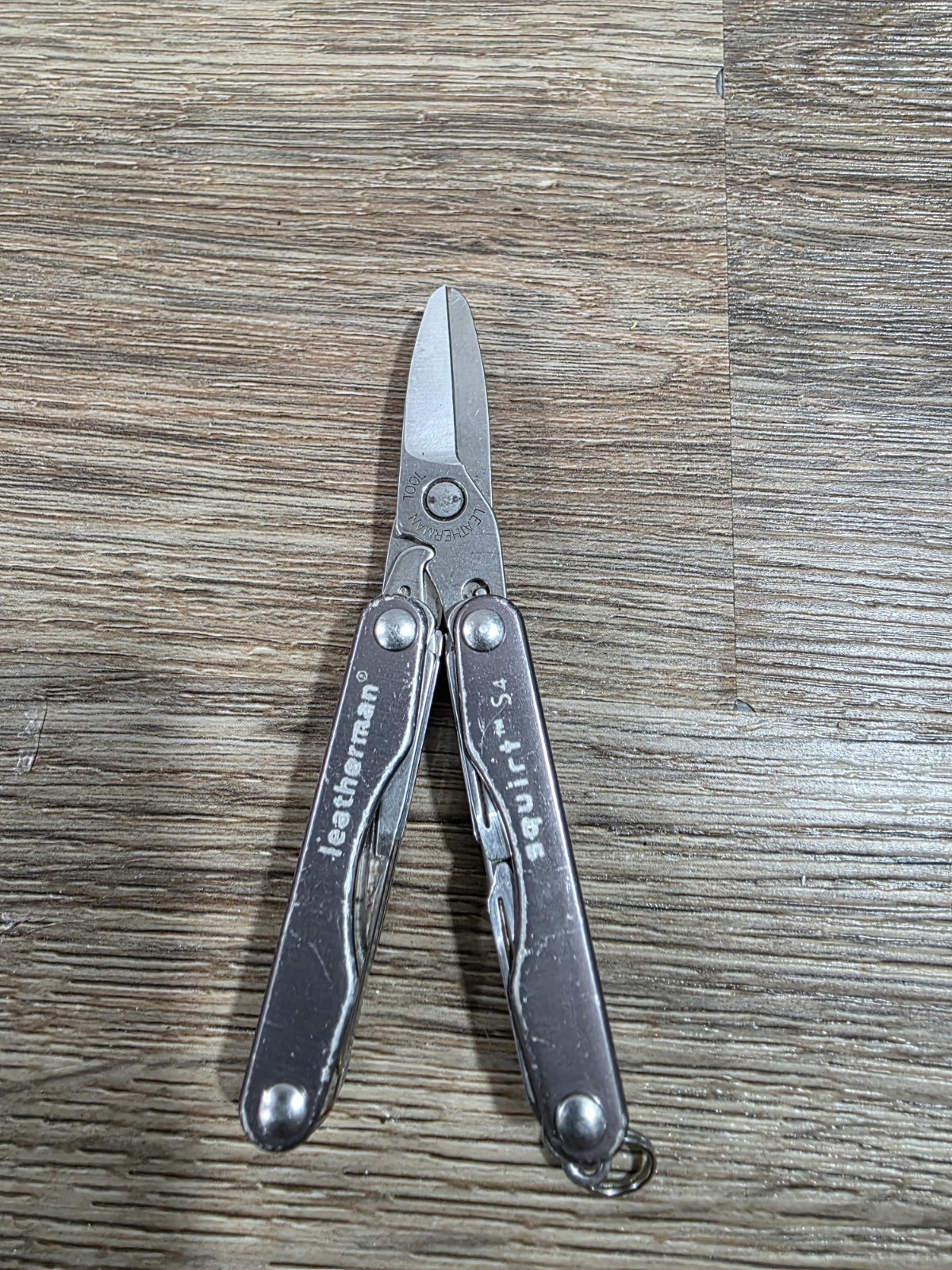 Leatherman Squirt S4 Stainless Steel Multitool Keychain – Gray