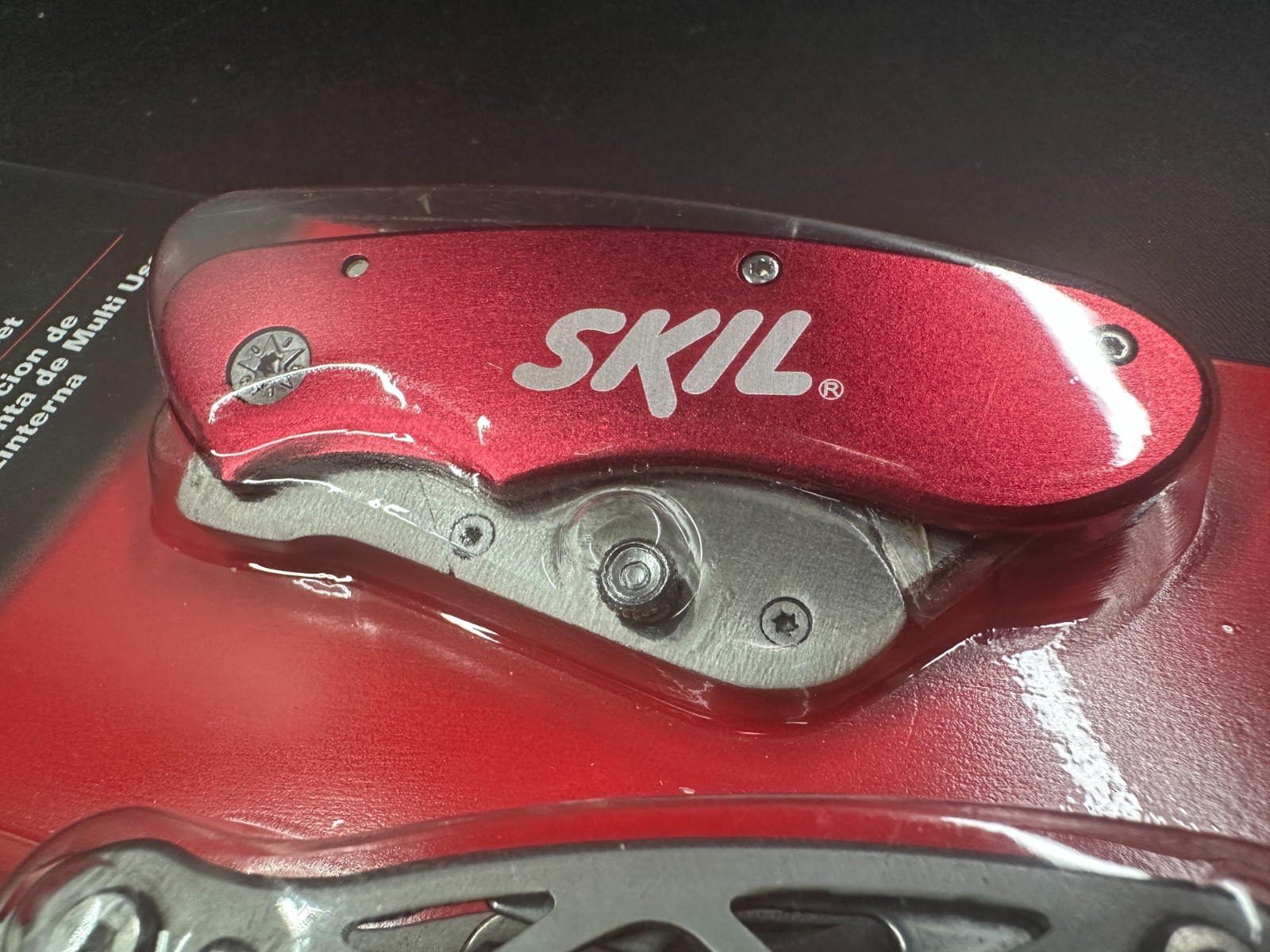SKIL Mini Multi-Tool, Utility Knife, and Flashlight Gift Set #30205482