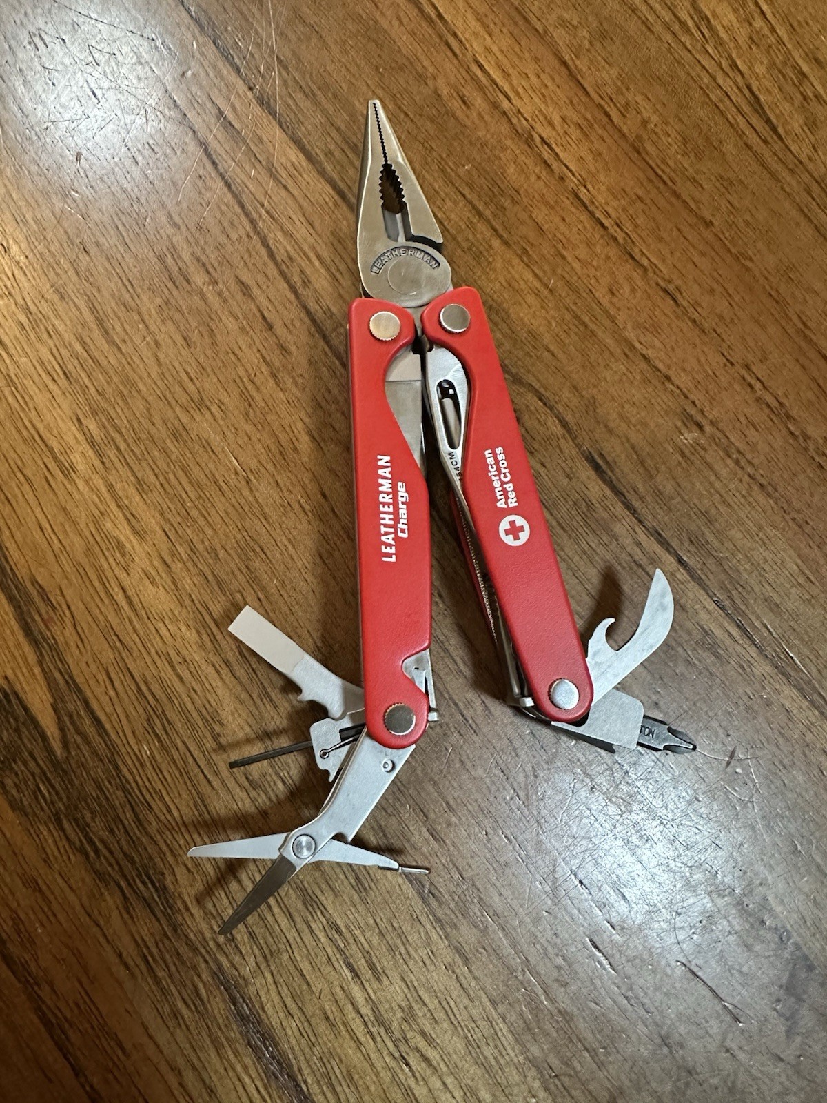 Leatherman Charge AL Red Cross Limited Edition – Rare