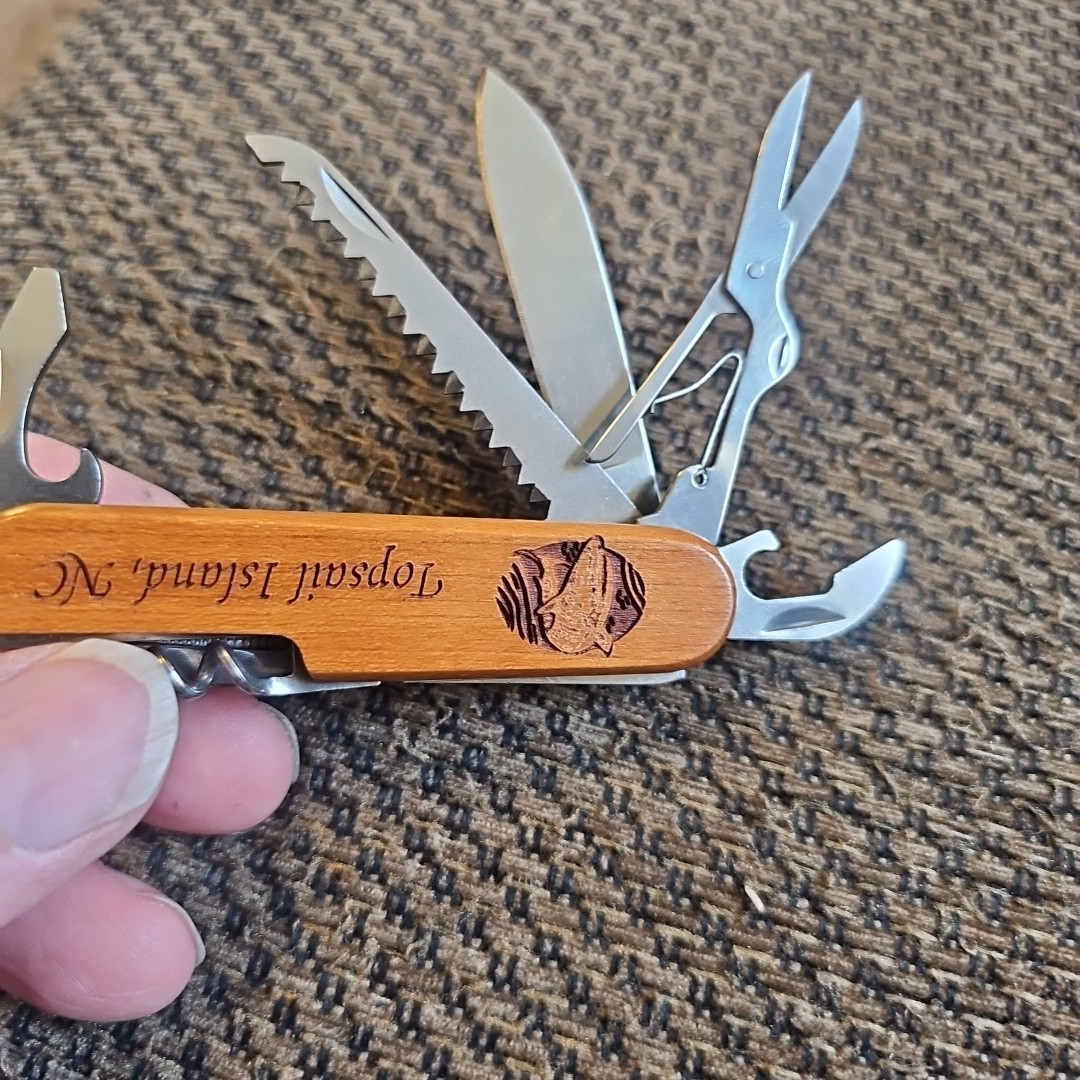 Cowgirl Up Western Knife Womens Wooden 3.5″ x 1″ x .75″ Brown CGPOCK00