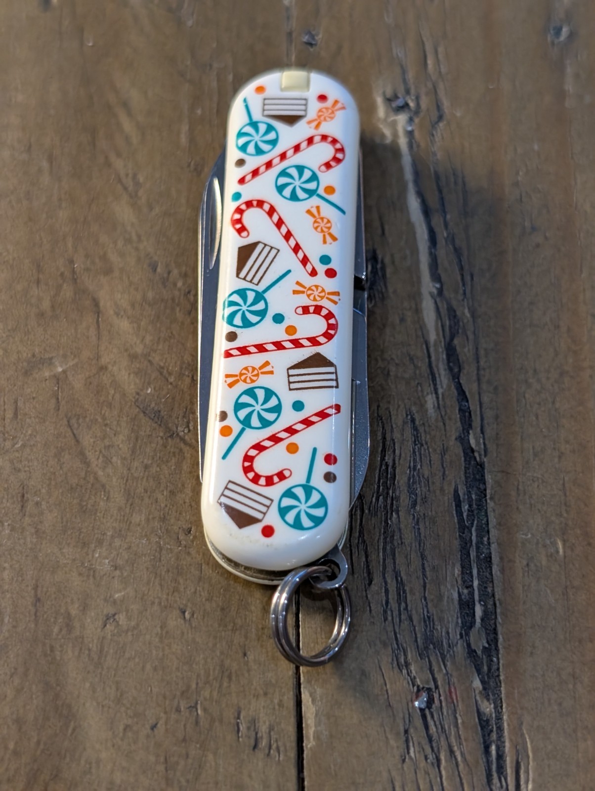 Victorinox – Lollipop – 2015 Classic SD Swiss Army Multi-Tool 0.6223.L1405 BS-61