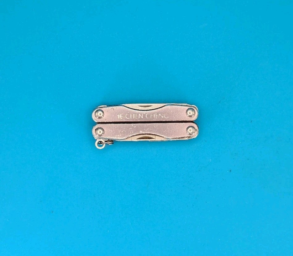 Leatherman Squirt S4 Multi-Tool, Key Ring, Retired, GRAY! *CHEN-CHENG*