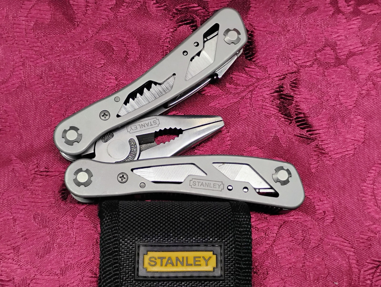 Stanley Multi Tool Pocket Knife Fishing Hunting Shooting Fix-it Pliers Sheath
