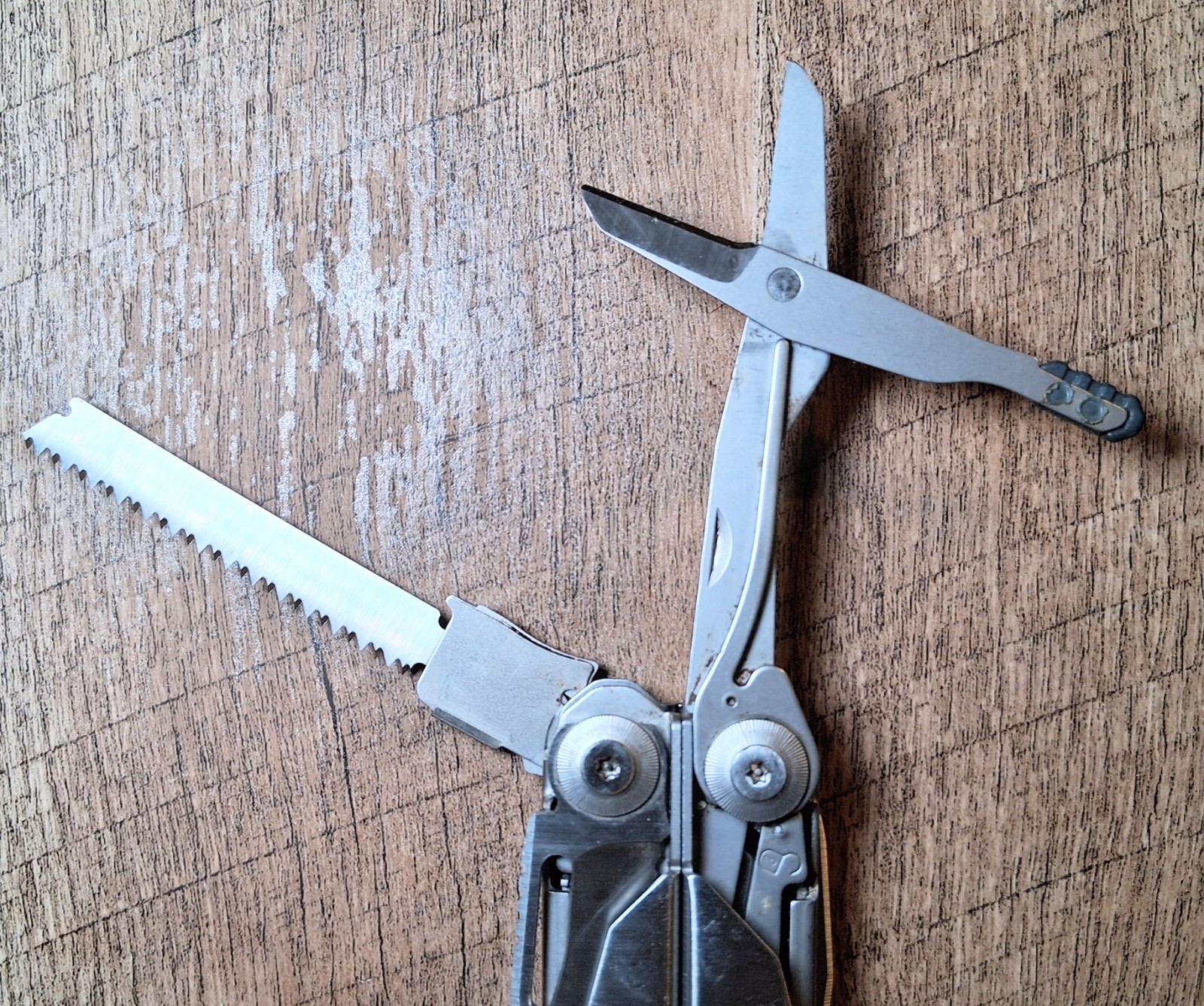 Leatherman Surge Multi-Tool Stainless Steel – Very Good Condition