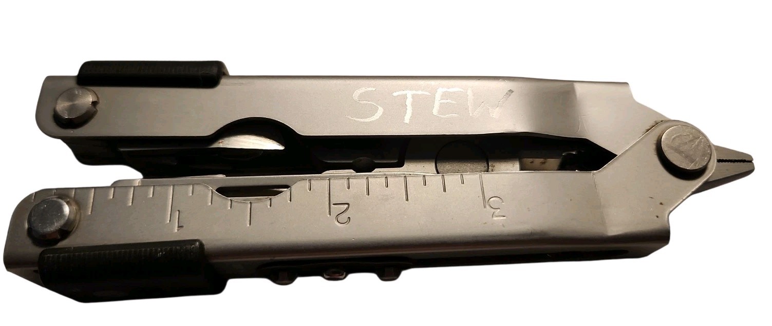 Gerber MP600 Multi-Tool Needle Nose Pliers Carbide Cutters. Very Good Condtion