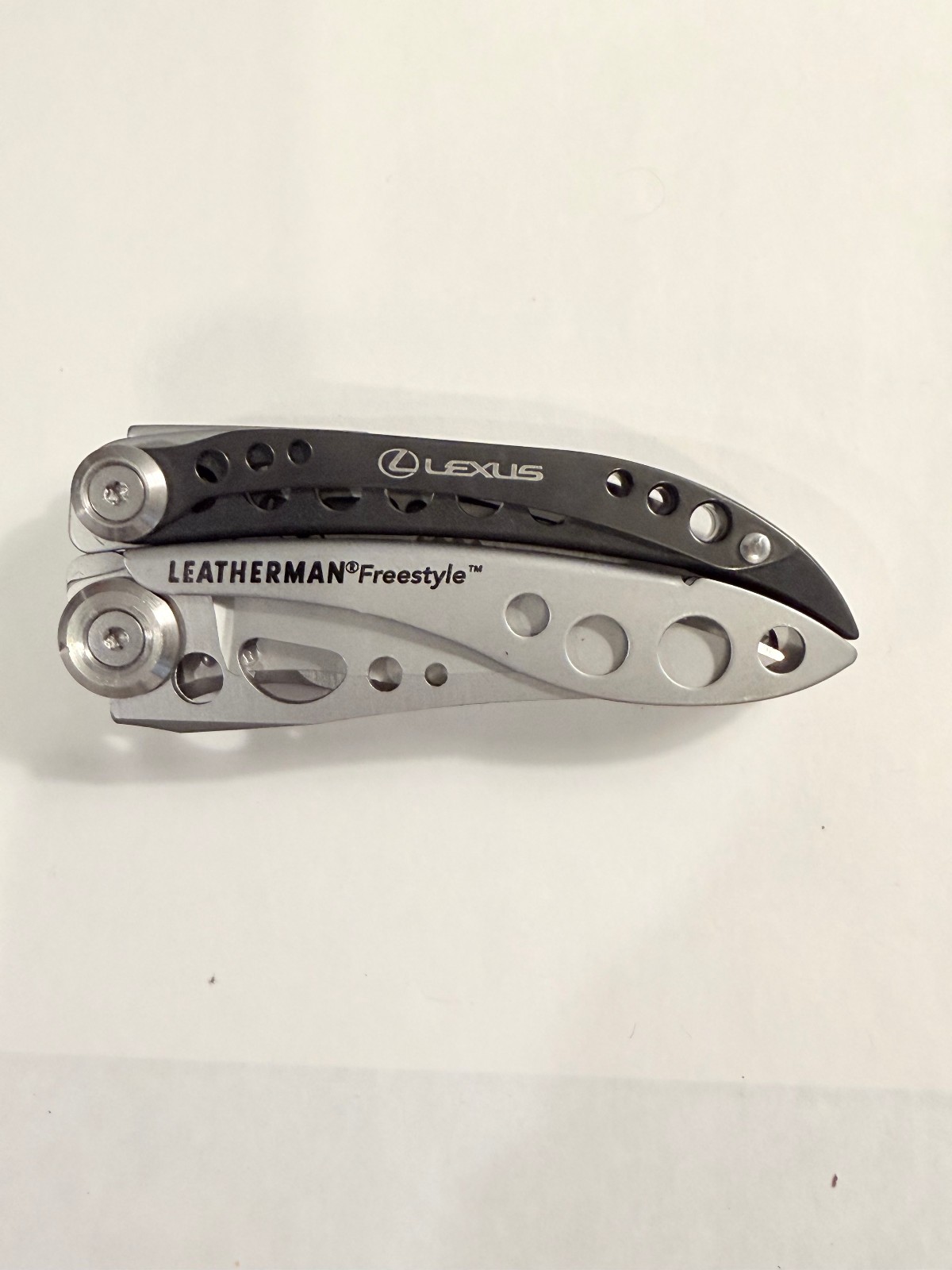 LEATHERMAN FREESTYLE MULTI-TOOL – PLIERS / KNIFE – RETIRED