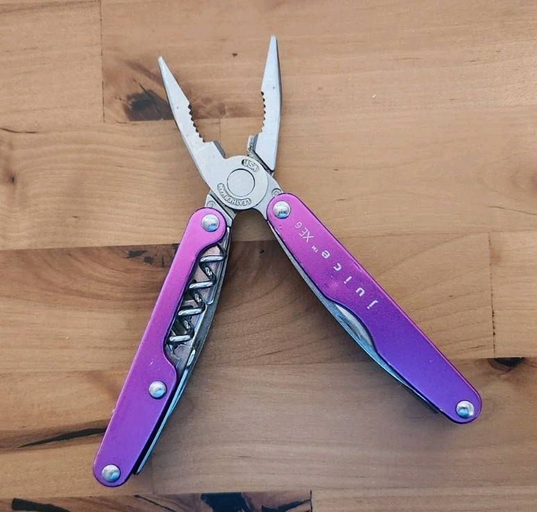 RARE Leatherman Juice XE6 Purple Thunder Pliers Multitool- Great Condition U8