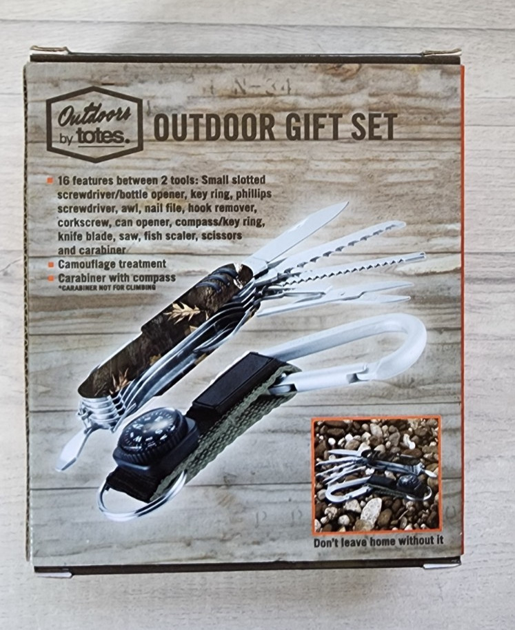 New Outdoor Gift Set by Totes camo multi-function pocket-knife carabiner camper