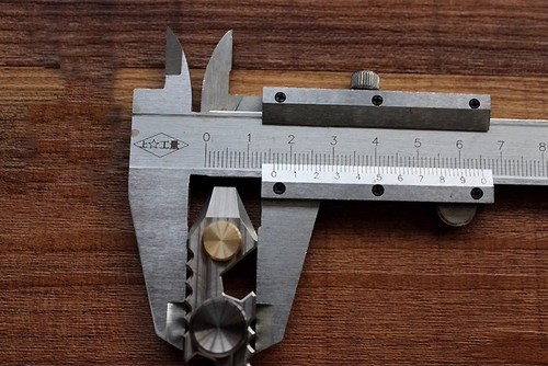 Titanium+Brass Hand Twisting Spinning Top Crowbar Bottle Opener Spinner Gyro Toy