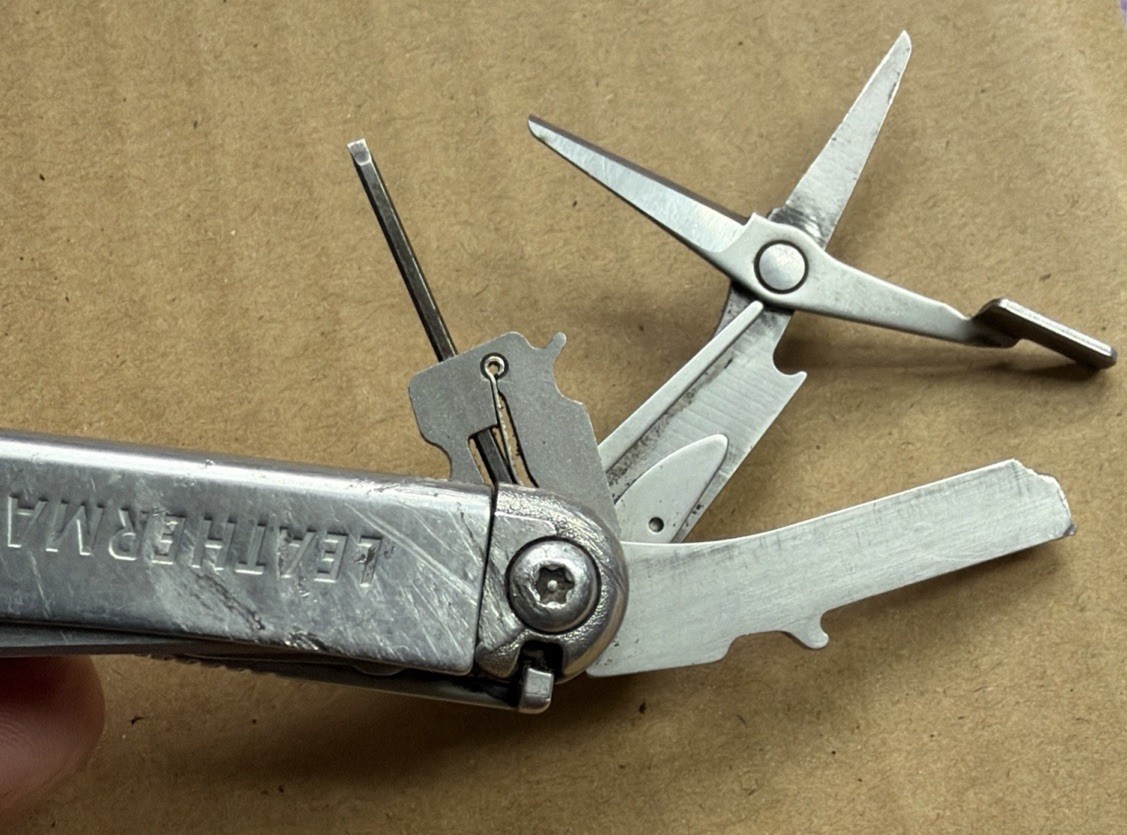 Leatherman Wave Plus 18-in-1 Full-Size Versatile Multi-Tool –