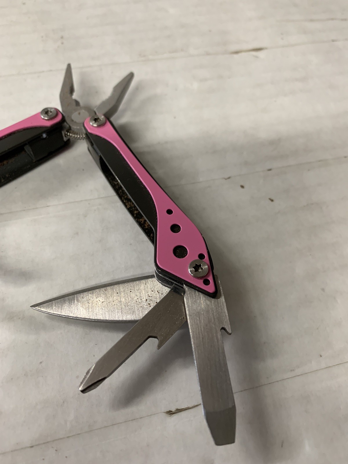 Cabela’s 7-in-1 Mini Multi-Tool Pink Pocket Knife Pliers Saw Scissors Bottle Can