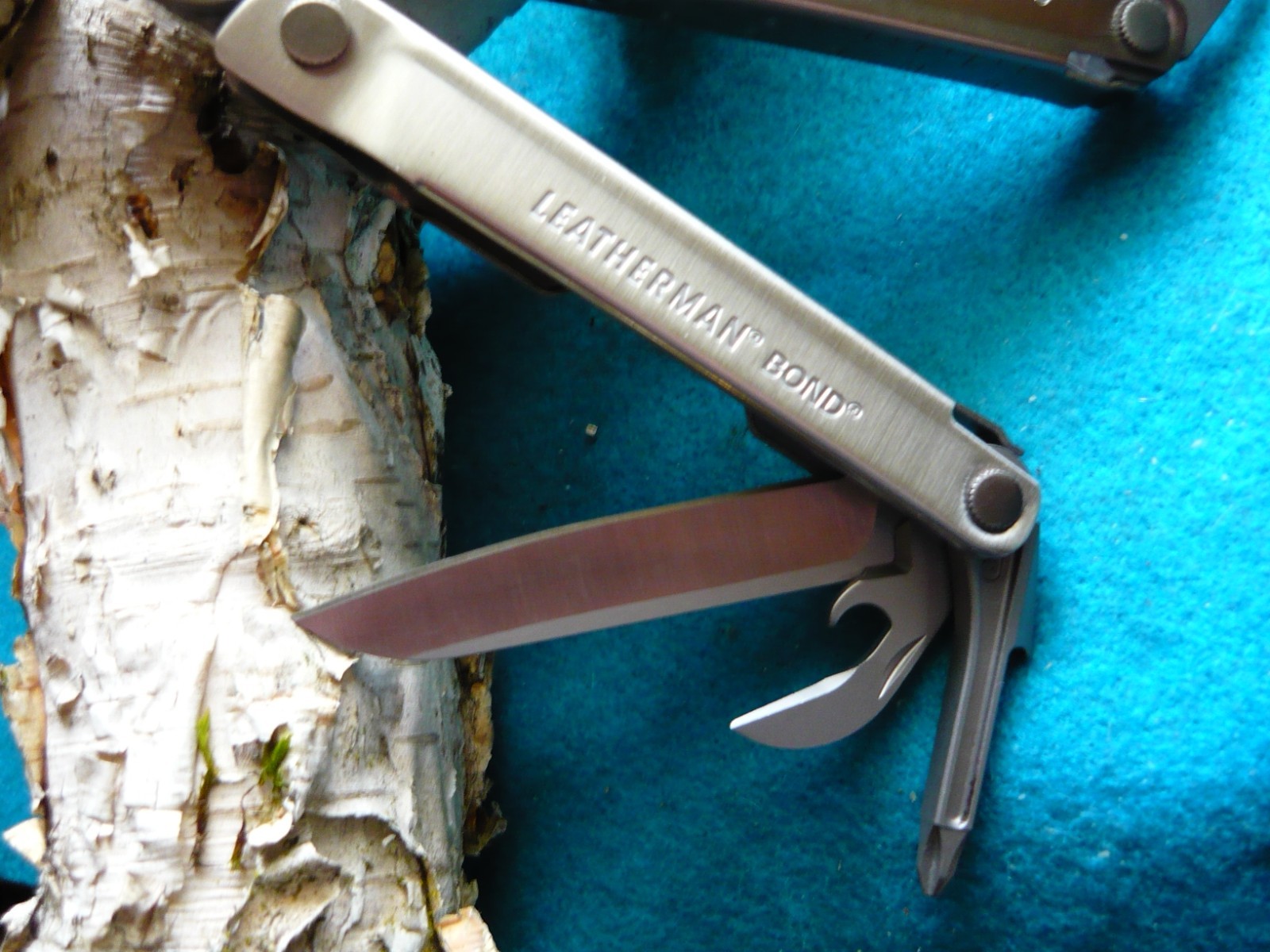 NEW Leatherman 832935 BOND Multi-Tool 14 Tools Stainless Steel With Nylon Sheath
