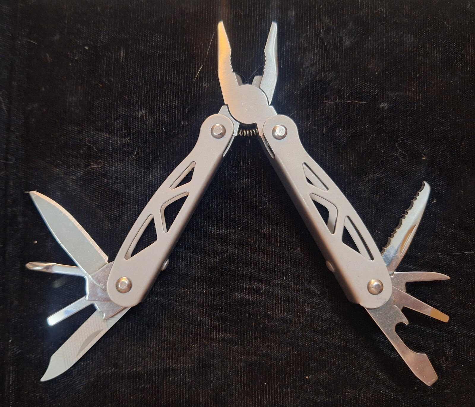 10 IN 1 – Multi-tool Folding POCKET/PURSE NEEDLE NOSE PLIERS Nwob SEE PICTURES