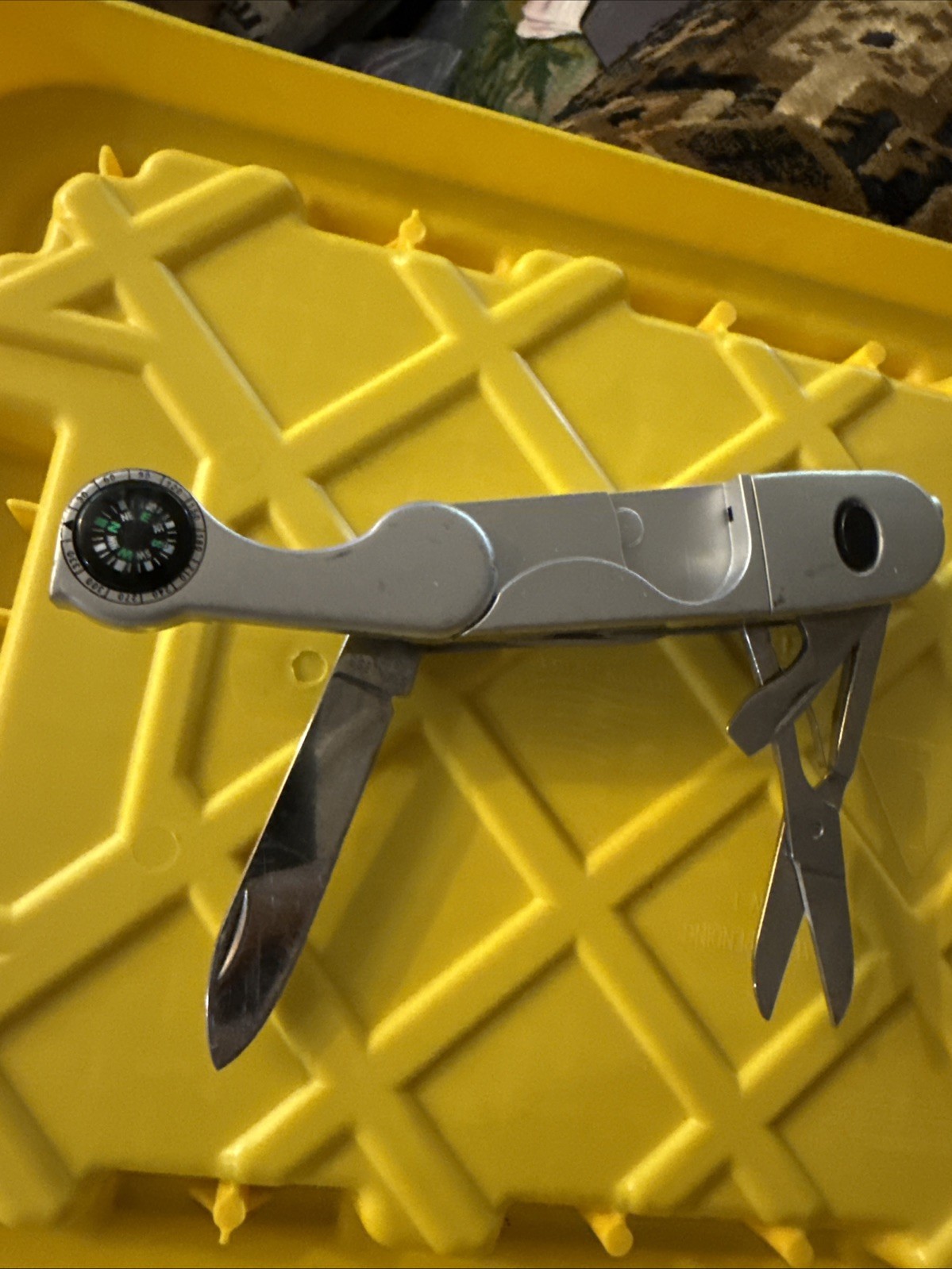 EIGHT FUNCTION MULTITOOL KNIFE CORKSCREW COMPASS SURVIAL TOOL CAMP HIKING M2