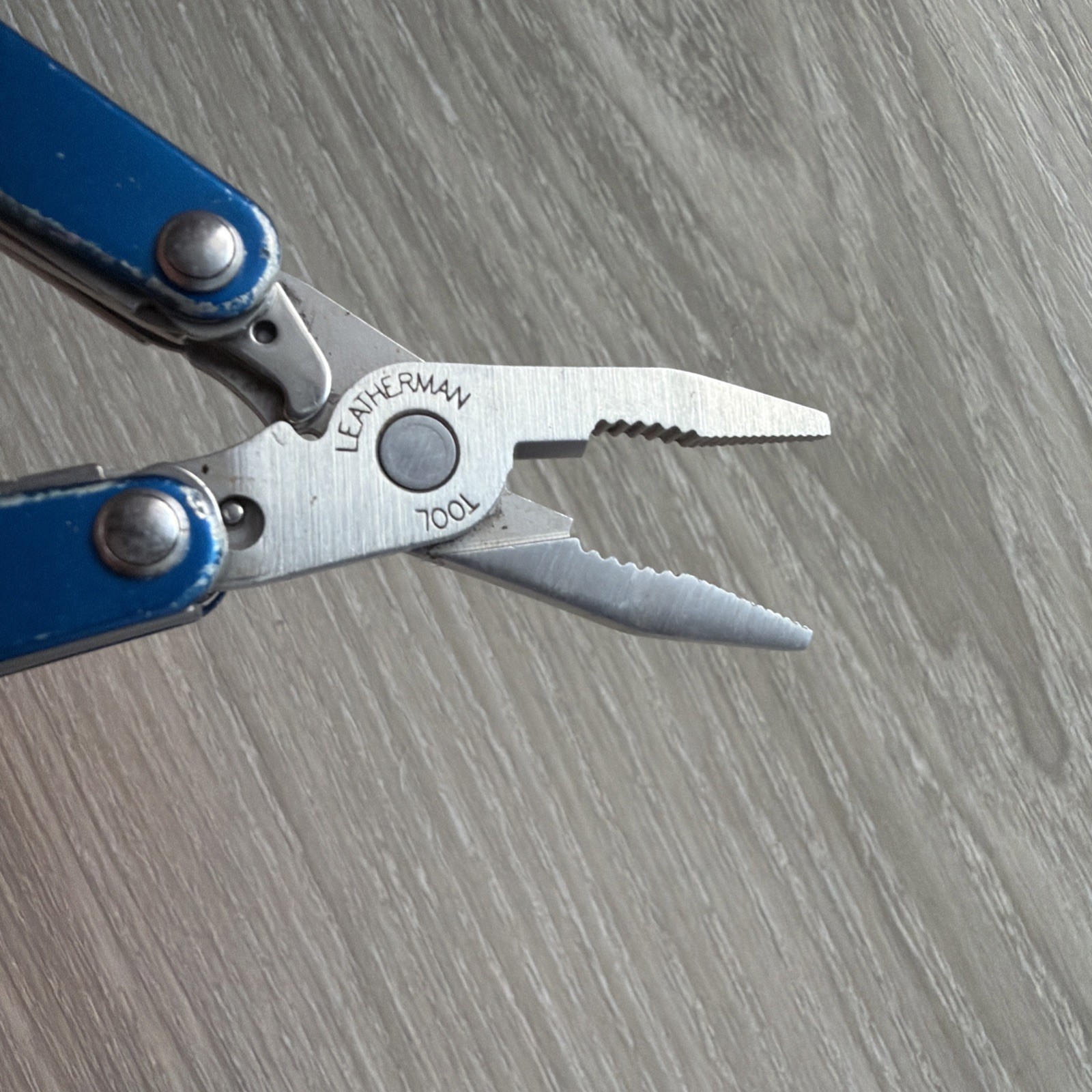 Leatherman Squirt P4 MultiTool Plier Knife File Drivers Blue Metallic