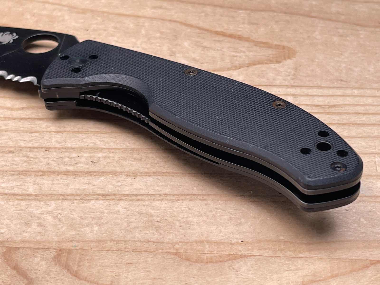 Spyderco Tenacious Folding Pocket Knife 8Cr13MoV Black Partially Serrated Blade