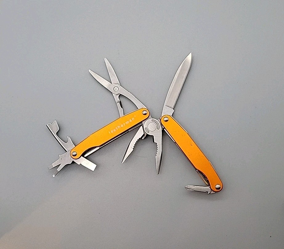 Leatherman JUICE S2 Multi-Tool dated 0407 – Orange – Knife, Pliers – Retired