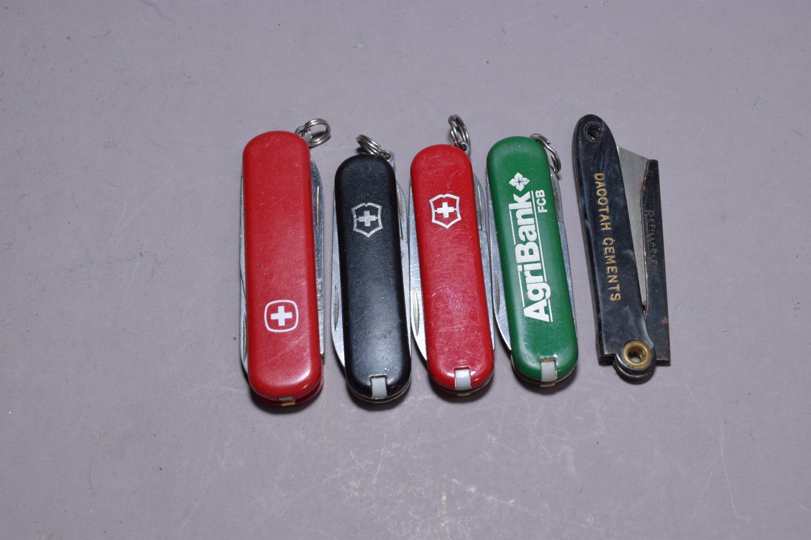 Victorinox Swiss Army Knife Lot 4pc Keychain Classic Small, red green black 5324