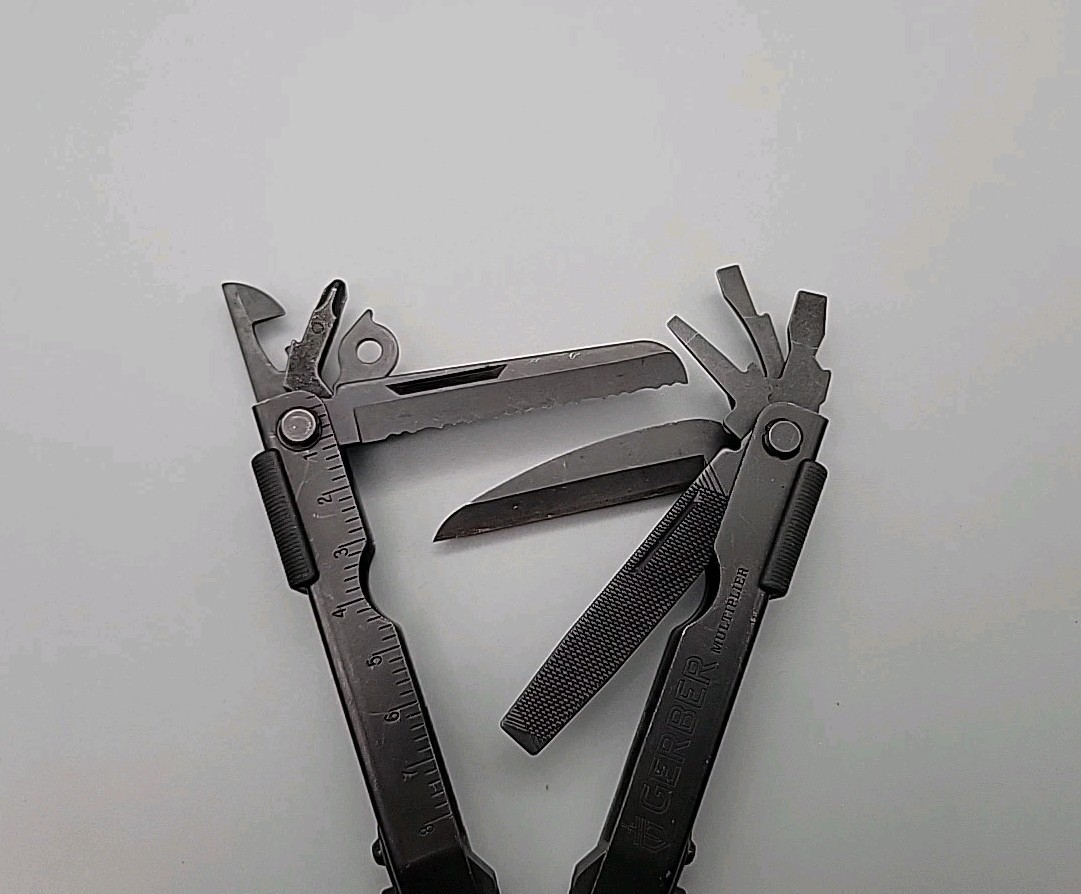 Gerber MP600Multiplier Multi-Tool – Needle Nose Carbide Cutter Pliers