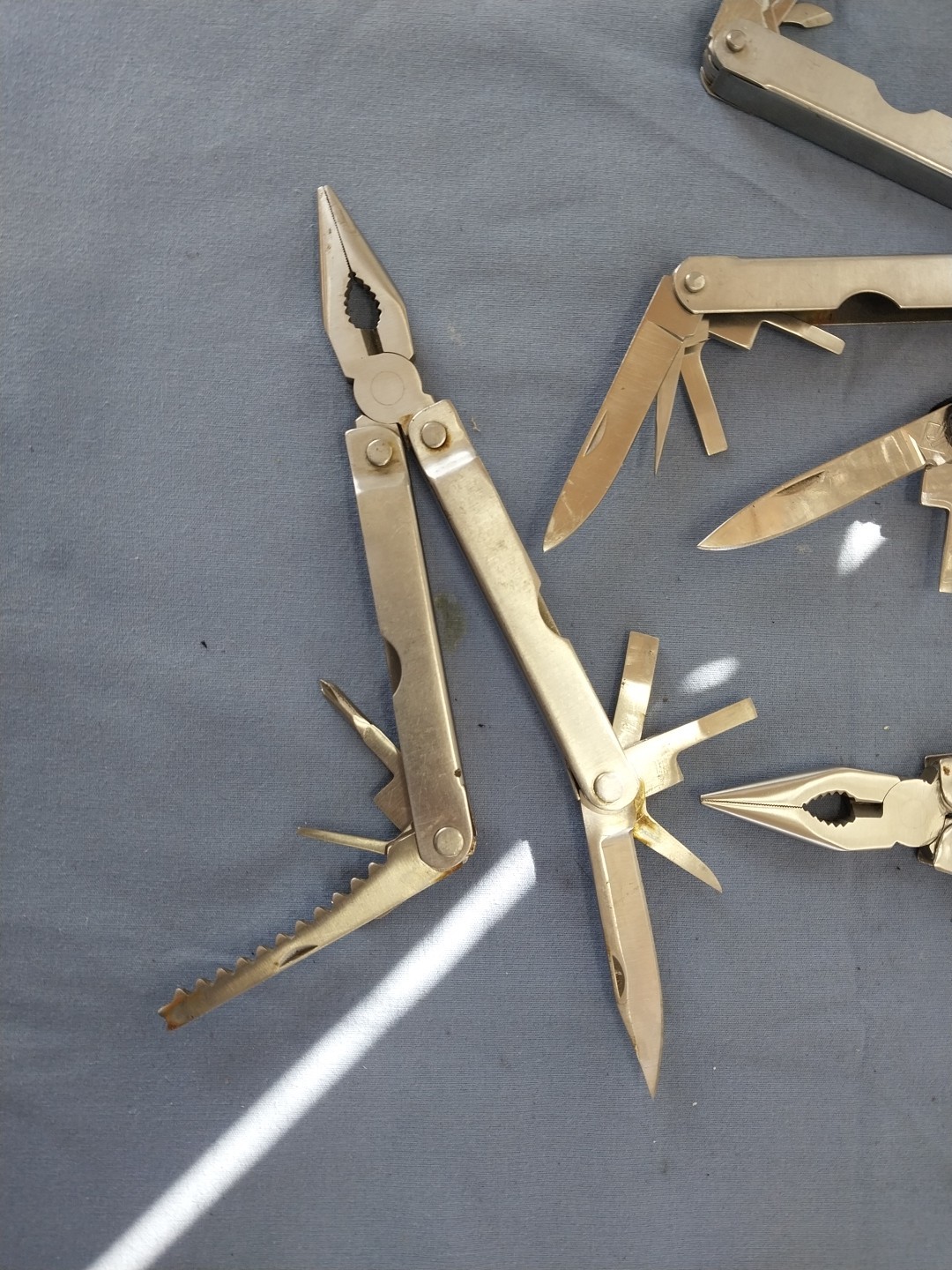 4 multi tools pliers screwdriver knife saw