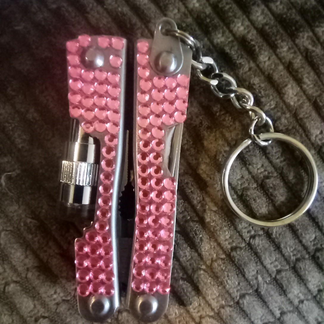 Avon Bejeweled Multi Tool With Light Needs Batteries