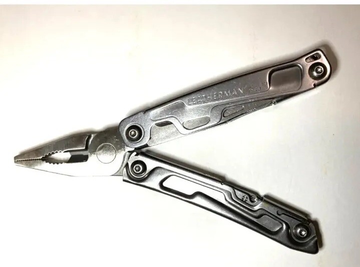 Leatherman REV 14 Tools Multi-Tool – Stainless Steel with Nylon Sheath Excellent