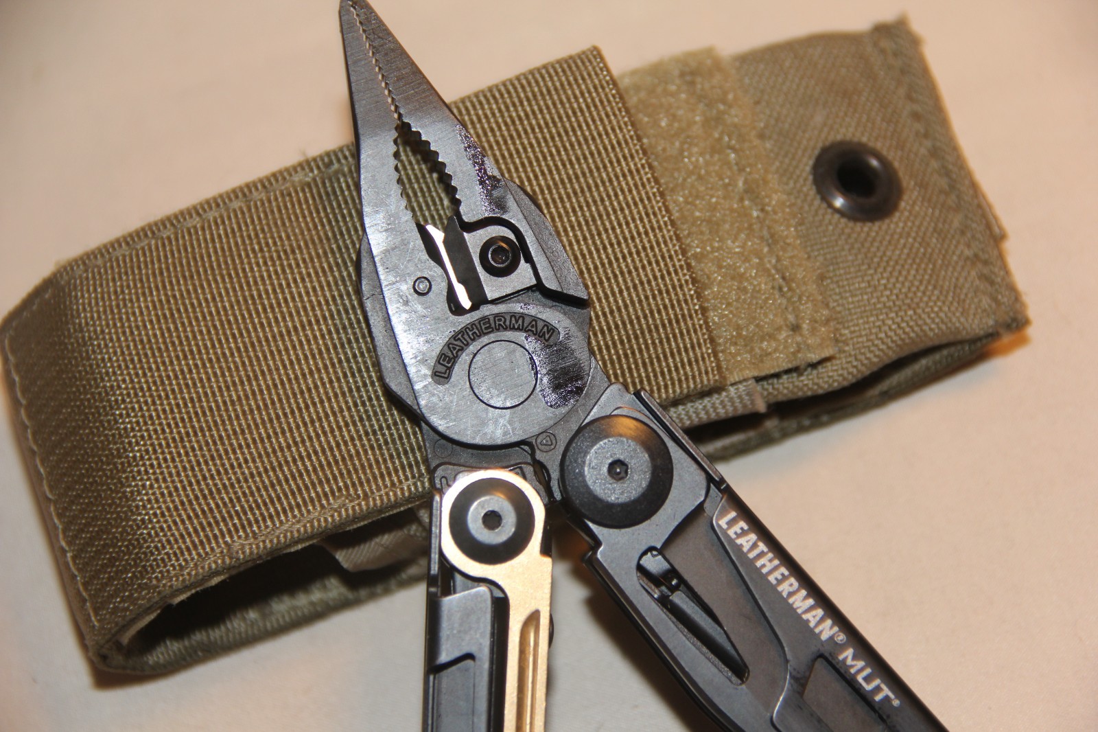 Leatherman MUT Tactical Multi Tool with BROWN Molle Sheath – Black NEW.
