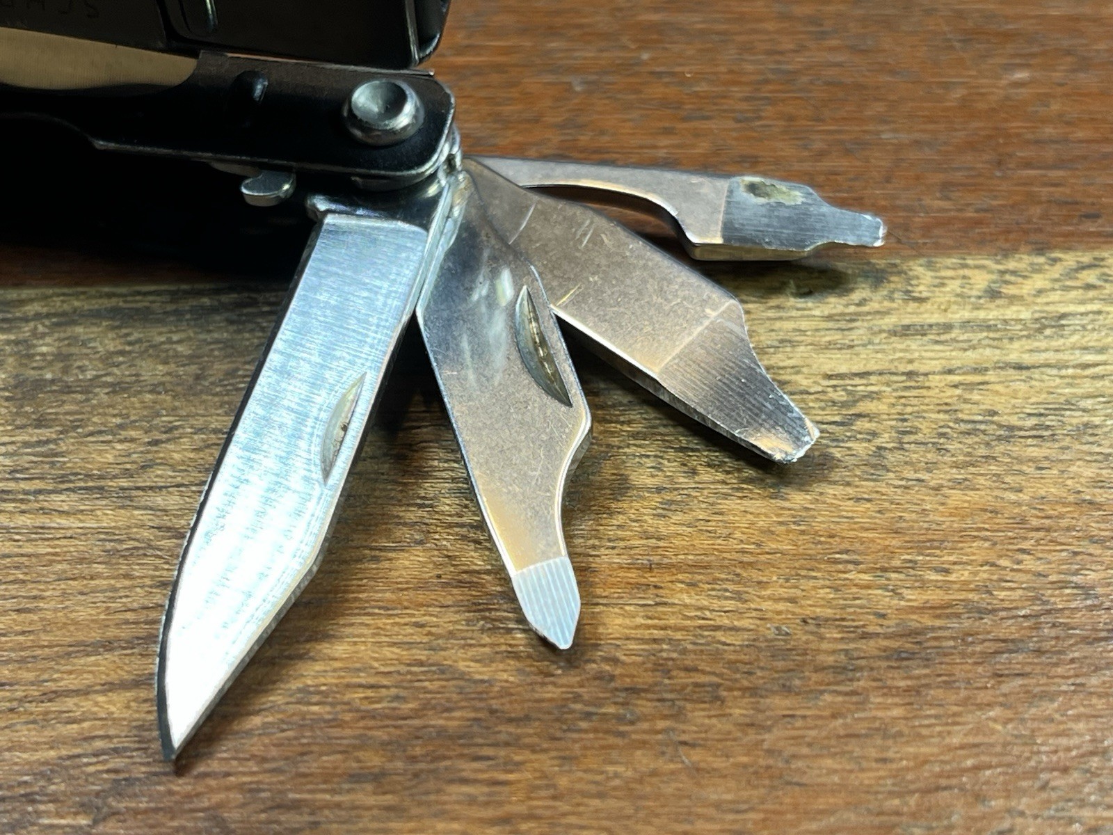 Schrade Black USA ST2 Multi-tool Tough Chip Compact / Mini Tool