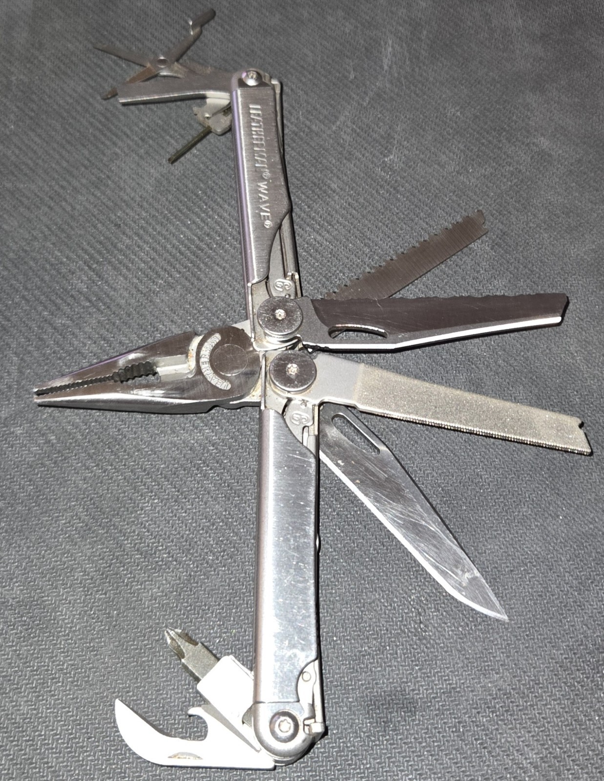 Leatherman Wave Multi-Tool Multitool Pliers Pocket Knife w/ Sheath