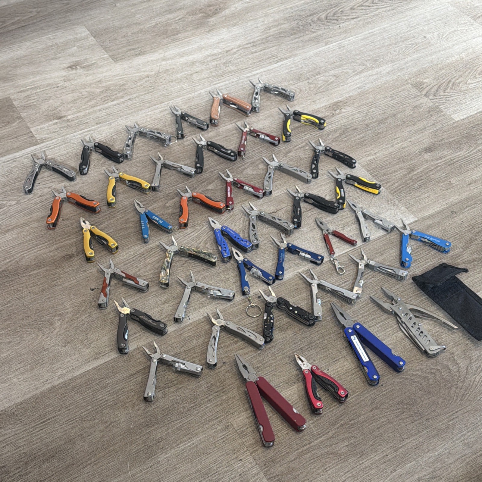 Lot Of 40 Multi Tools Pocket Knives Pliers Knife Tool Clean Outdoors Hunting