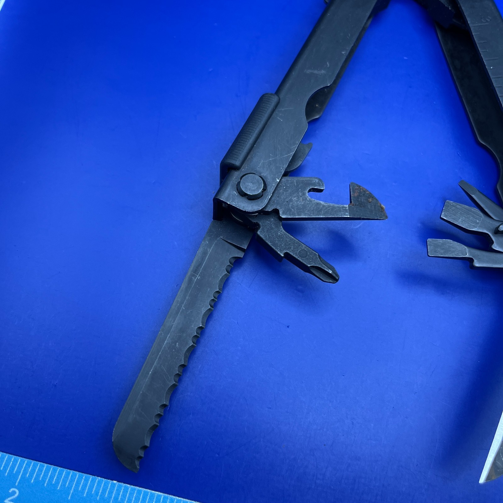 Gerber MP600 Black Oxide Multi-Tool Needle Nose Pliers Carbide Cutters