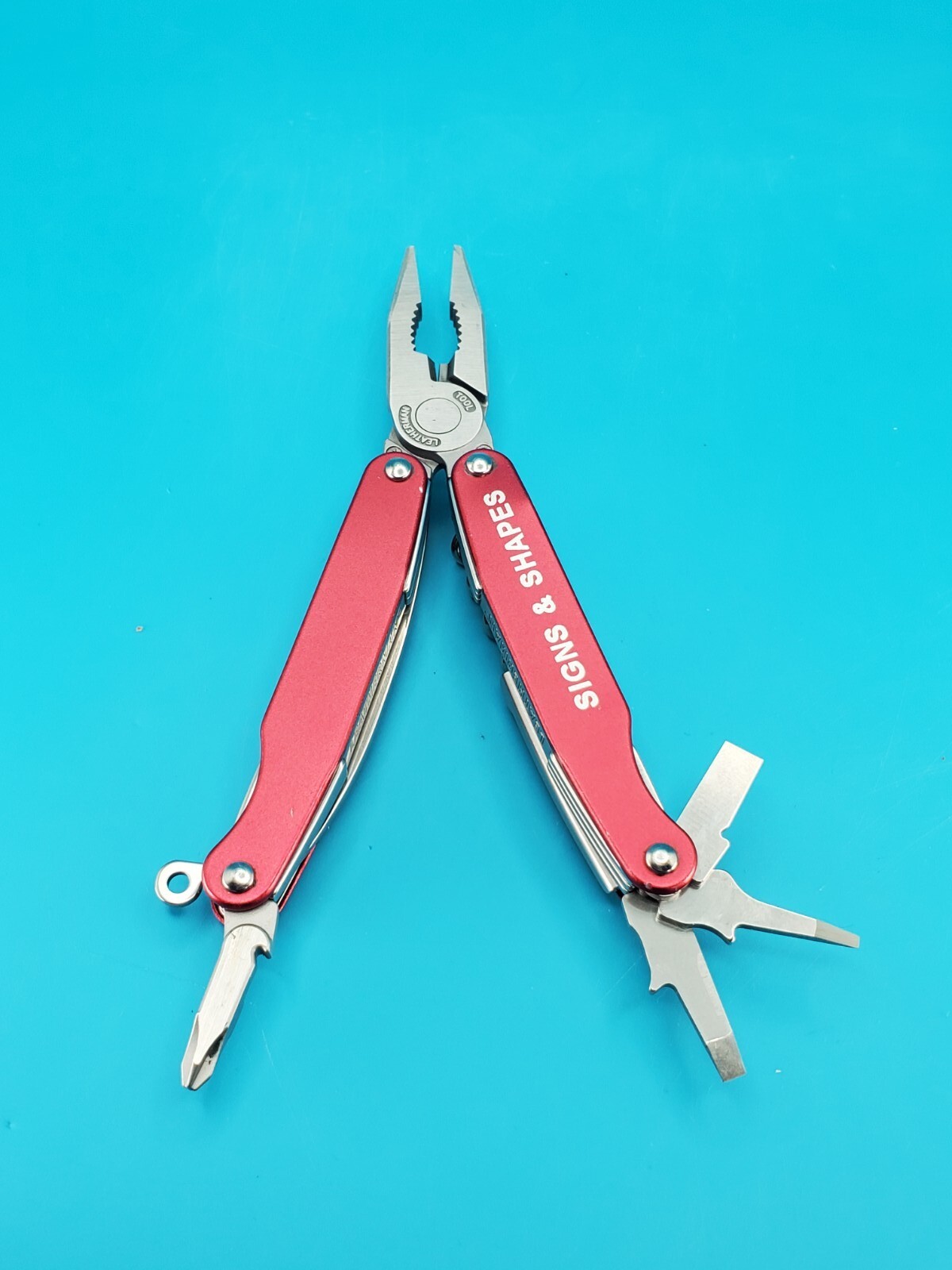 Leatherman Juice C2 Red Multi Tool! RETIRED! NICE! SIGNS & SHAPES
