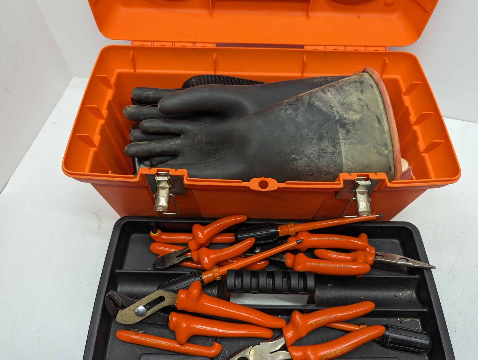 TRI-CHEM Insulated Tool Kits Tool Pliers Screwdrivers Rubber Gloves OB405-1