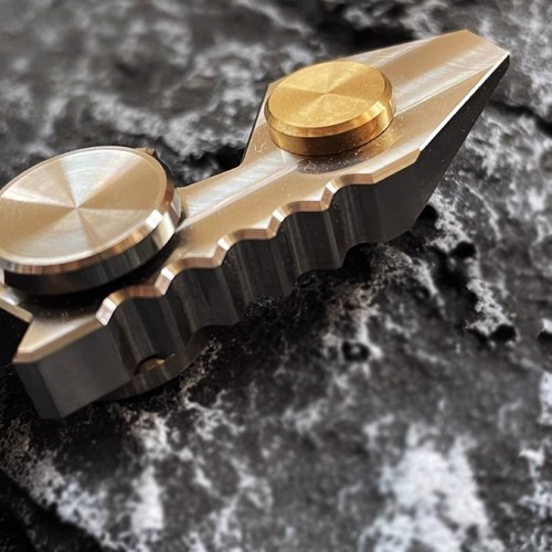 Titanium+Brass Hand Twisting Spinning Top Crowbar Bottle Opener Spinner Gyro Toy