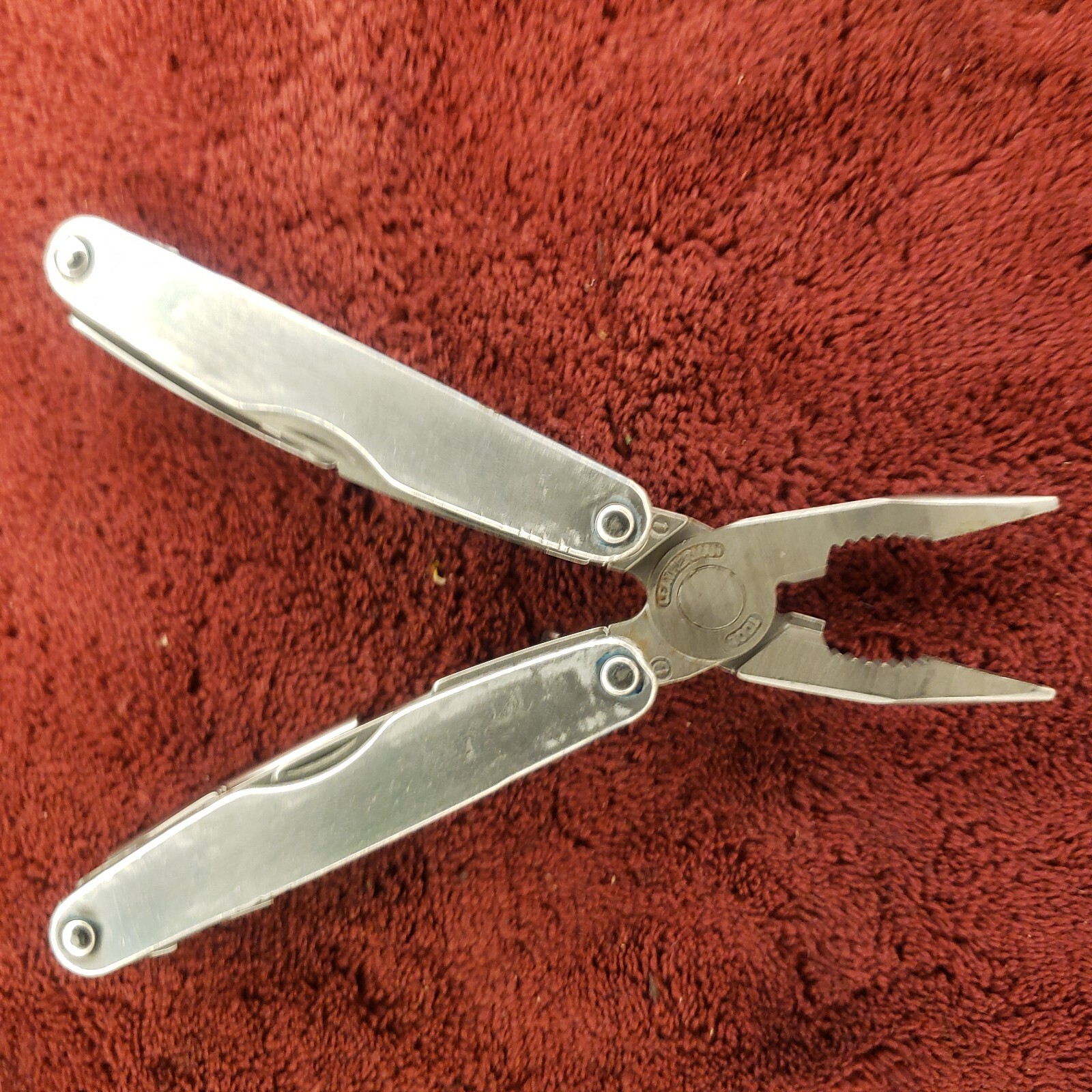Leatherman Juice CS4 Multi-Tool Stainless Pliers Multi Tool read