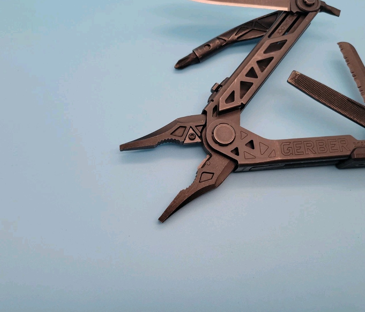 Gerber Center Drive Multi-Tool – Pliers, Knife, Screwdrivers – Black – USA