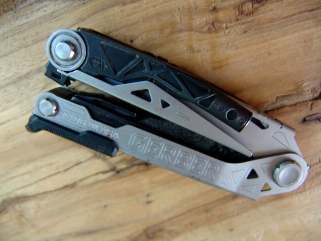 GERBER-CENTER DRIVE-MULTI PLIER-w/ BITS-GERBER CASE-STAINLESS & BLACK-NEAR MINT