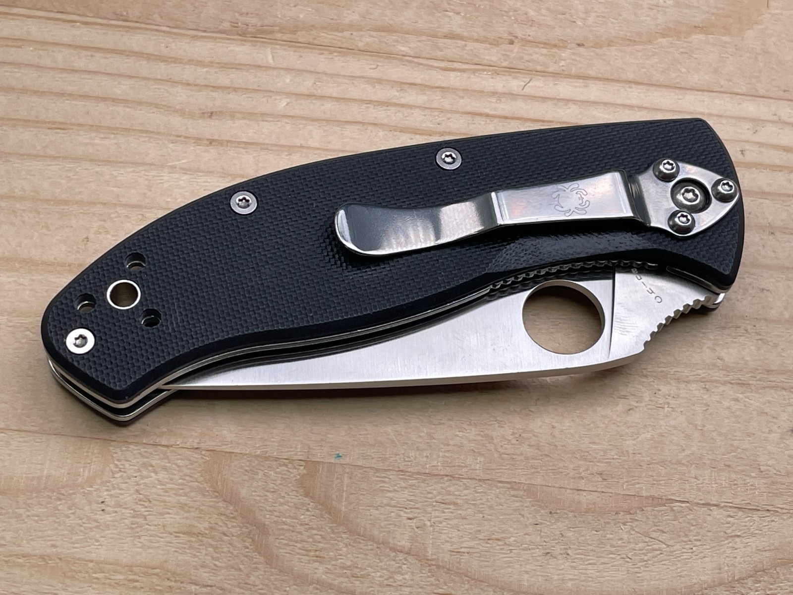 Spyderco Tenacious Folding Pocket Knife 8Cr13MoV Straight Edge Blade – Very Nice